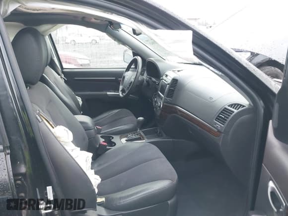 ✅ 2011 Hyundai Santa Fe Limited • VIN: 5XYZHDAG5BG002875 • Lot: 41233043. Listed on IAAI with 64,232 mi. Free auction sales archive from the USA and detailed vehicle history report at DreamBid. Image 5.
