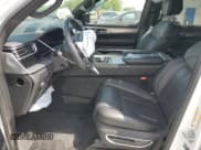 ✅ 2023 Jeep Grand Wagoneer • VIN: 1C4SJSEP2PS557840 • Лот: 69240965. Опубликован ранее на Copart с пробегом 37 285 миль. Бесплатный доступ к архиву аукционных продаж из США и подробный отчёт об истории автомобиля на DreamBid. Изображение 7.