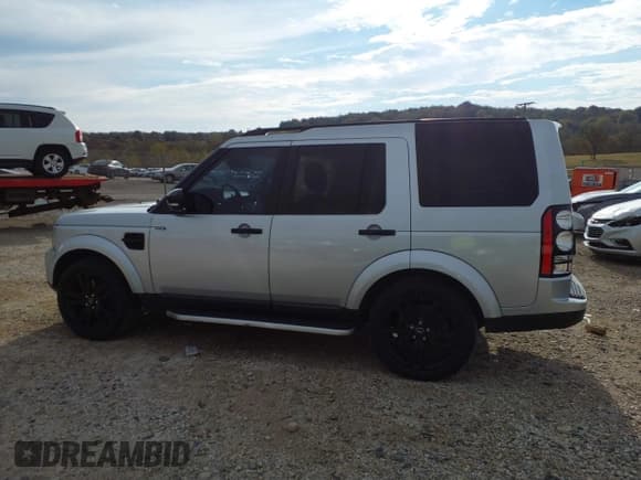 ✅ 2016 Land Rover LR4 HSE • VIN: SALAG2V68GA825659 • Lot: 40805256. Listed on IAAI with 124,342 mi. Free auction sales archive from the USA and detailed vehicle history report at DreamBid. Image 14.
