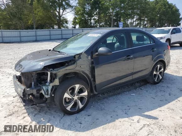 2018 Chevrolet Sonic Premier z VIN 1G1JF5SB6J4135789, wystawiony jako Copart lot #68529724 z przebiegiem 80 296 mil mil oraz Szkoda całkowita • Salvage title. Historia ofert i sprzedaży dostępna na DreamBid. Obrazek 1.