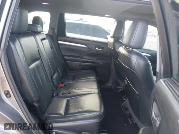 ✅ 2016 Toyota Highlander XLE • VIN: 5TDJKRFH9GS283845 • Lot: 43552528. Wystawiony na IAAI z przebiegiem 183 998 mil. Bezpłatny archiwum sprzedaży aukcyjnych z USA i szczegółowy raport historii pojazdu na DreamBid. Zdjęcie 8.