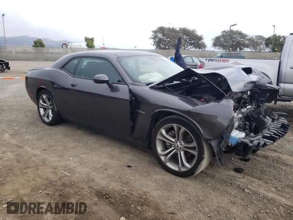 ✅ 2022 Dodge Challenger R/T • VIN: 2C3CDZBT7NH151146 • Lot: 46698844. Wystawiony na Copart z przebiegiem 39 033 mil. Bezpłatny archiwum sprzedaży aukcyjnych z USA i szczegółowy raport historii pojazdu na DreamBid. Zdjęcie 4.