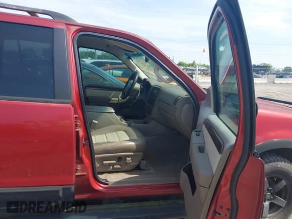 ✅ 2002 Ford Explorer Eddie Bauer • VIN: 1FMDU74E22UA51883 • Lot: 42776256. Listed on IAAI with 175,927 mi. Free auction sales archive from the USA and detailed vehicle history report at DreamBid. Image 5.