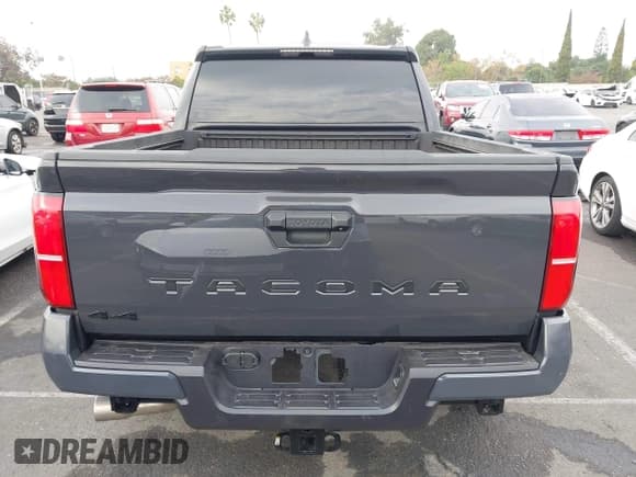 ✅ 2025 Toyota Tacoma SR5 • VIN: 3TMLB5JN5SM124179 • Лот: 43690007. Опубликован ранее на IAAI с пробегом 2 428 миль. Бесплатный доступ к архиву аукционных продаж из США и подробный отчёт об истории автомобиля на DreamBid. Изображение 16.