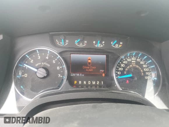 ✅ 2014 Ford F-150 XL • VIN: 1FTEW1CM8EKD47063 • Lot: 82165925. Wystawiony na Copart z przebiegiem 229 756 mil. Bezpłatny archiwum sprzedaży aukcyjnych z USA i szczegółowy raport historii pojazdu na DreamBid. Zdjęcie 9.