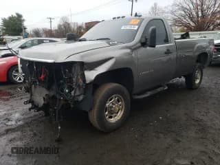 ✅ 2007 Chevrolet Silverado 2500HD 1LT • VIN: 1GCHK24K47E548472 • Лот: 92018835. Опубликован ранее на Copart с пробегом 87 946 миль. Бесплатный доступ к архиву аукционных продаж из США и подробный отчёт об истории автомобиля на DreamBid. Изображение 1.