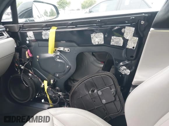 ✅ 2015 Tesla Model S 85 • VIN: 5YJSA1E16FF107254 • Lot: 43741109. Listed on IAAI with 119,933 mi. Free auction sales archive from the USA and detailed vehicle history report at DreamBid. Image 23.