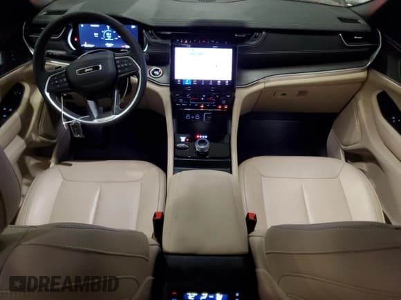 ✅ 2025 Jeep Grand Cherokee Limited • VIN: 1C4RJKBG0S8630132 • Lot: 85095395. Wystawiony na Copart z przebiegiem 9 344 mil. Bezpłatny archiwum sprzedaży aukcyjnych z USA i szczegółowy raport historii pojazdu na DreamBid. Zdjęcie 8.