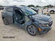 ✅ 2024 Kia Seltos S • VIN: KNDEU2AA5R7618660 • Lot: 64788375. Wystawiony na Copart z przebiegiem 12 175 mil. Bezpłatny archiwum sprzedaży aukcyjnych z USA i szczegółowy raport historii pojazdu na DreamBid. Zdjęcie 4.