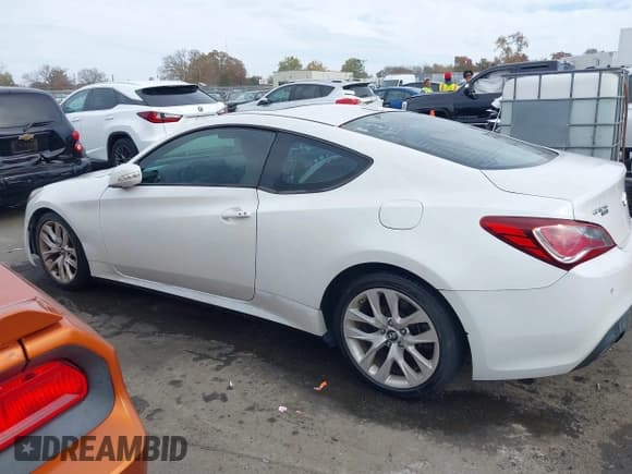 ✅ 2013 Hyundai Genesis Coupe Grand Touring • VIN: KMHHU6KJ9DU093675 • Lot: 43677074. Wystawiony na IAAI z przebiegiem 192 721 mil. Bezpłatny archiwum sprzedaży aukcyjnych z USA i szczegółowy raport historii pojazdu na DreamBid. Zdjęcie 14.