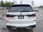 ✅ 2024 BMW X7 M60i • VIN: 5UX33EM08R9U05543 • Lot: 42017659. Wystawiony na IAAI z przebiegiem 21 970 mil. Bezpłatny archiwum sprzedaży aukcyjnych z USA i szczegółowy raport historii pojazdu na DreamBid. Zdjęcie 16.