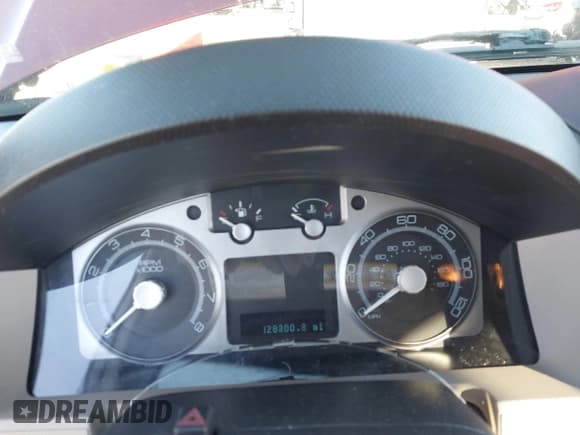 ✅ 2008 Mercury Mariner Premier • VIN: 4M2CU87158KJ37203 • Lot: 43582761. Wystawiony na IAAI z przebiegiem 128 300 mil. Bezpłatny archiwum sprzedaży aukcyjnych z USA i szczegółowy raport historii pojazdu na DreamBid. Zdjęcie 7.