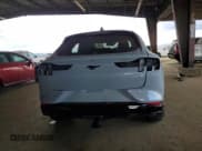 ✅ 2023 Ford Mustang Mach-E California Route 1 • VIN: 3FMTK2SU9PMA30944 • Lot: 47666925. Wystawiony na Copart z przebiegiem 46 371 mil. Bezpłatny archiwum sprzedaży aukcyjnych z USA i szczegółowy raport historii pojazdu na DreamBid. Zdjęcie 6.