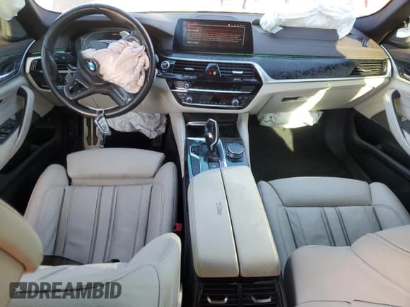 ✅ 2020 BMW 5 Series M550i xDrive • VIN: WBAJS7C03LBN96777 • Lot: 92252845. Wystawiony na Copart z przebiegiem 69 597 mil. Bezpłatny archiwum sprzedaży aukcyjnych z USA i szczegółowy raport historii pojazdu na DreamBid. Zdjęcie 8.