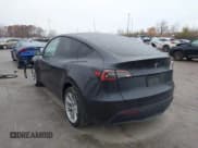 ✅ 2024 Tesla Model Y Long Range • VIN: 7SAYGDEE9RA265508 • Lot: 43685983. Wystawiony na IAAI z przebiegiem 33 217 mil. Bezpłatny archiwum sprzedaży aukcyjnych z USA i szczegółowy raport historii pojazdu na DreamBid. Zdjęcie 3.