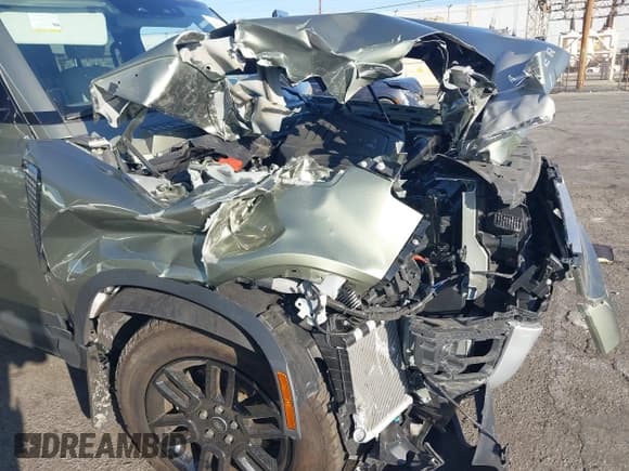 ✅ 2024 Land Rover Defender S • VIN: SALEJ7EX2R2286347 • Lot: 40679843. Wystawiony na IAAI z przebiegiem 7 669 mil. Bezpłatny archiwum sprzedaży aukcyjnych z USA i szczegółowy raport historii pojazdu na DreamBid. Zdjęcie 6.