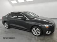 ✅ 2022 Audi A3 Premium • VIN: WAUAUDGY2NA094957 • Lot: 62092195. Wystawiony na Copart z przebiegiem 58 638 mil. Bezpłatny archiwum sprzedaży aukcyjnych z USA i szczegółowy raport historii pojazdu na DreamBid. Zdjęcie 4.