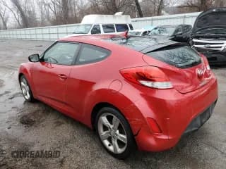 ✅ 2015 Hyundai Veloster • VIN: KMHTC6AD2FU245257 • Lot: 39997824. Wystawiony na Copart z przebiegiem 107 084 mil. Bezpłatny archiwum sprzedaży aukcyjnych z USA i szczegółowy raport historii pojazdu na DreamBid. Zdjęcie 2.