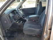 ✅ 2001 Dodge Dakota Sport • VIN: 1B7HL2AXX1S289489 • Lot: 87668325. Wystawiony na Copart z przebiegiem 210 385 mil. Bezpłatny archiwum sprzedaży aukcyjnych z USA i szczegółowy raport historii pojazdu na DreamBid. Zdjęcie 7.