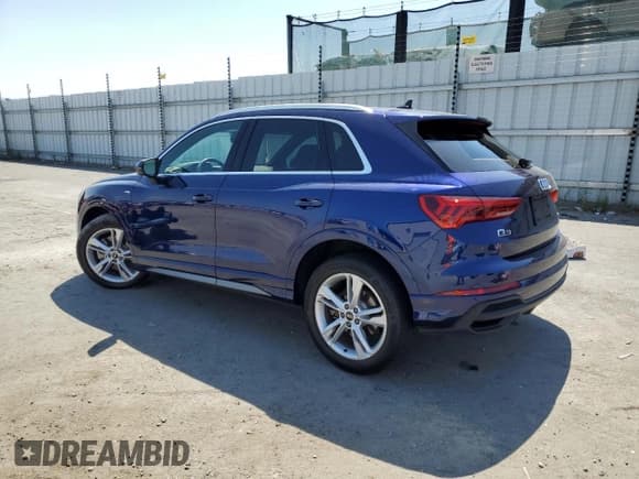 ✅ 2023 Audi Q3 S line Premium Plus • VIN: WA1EECF36P1023601 • Lot: 70428155. Wystawiony na Copart z przebiegiem 39 817 mil. Bezpłatny archiwum sprzedaży aukcyjnych z USA i szczegółowy raport historii pojazdu na DreamBid. Zdjęcie 2.
