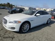 ✅ 2013 Jaguar XJ • VIN: SAJWA1C75D8V55556 • Лот: 70739925. Опубликован ранее на Copart с пробегом 52 274 миль. Бесплатный доступ к архиву аукционных продаж из США и подробный отчёт об истории автомобиля на DreamBid. Изображение 1.