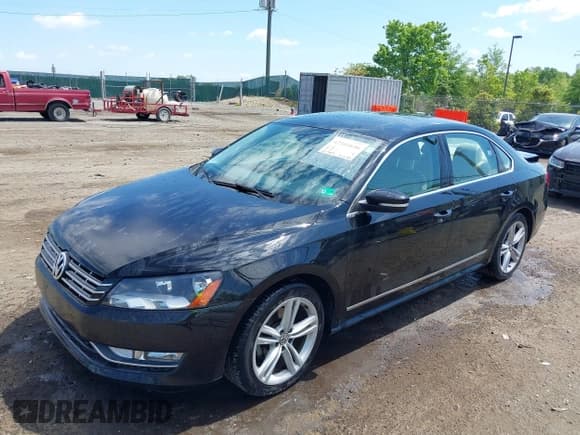 ✅ 2015 Volkswagen Passat SEL Premium • VIN: 1VWCT7A30FC023742 • Lot: 42161646. Wystawiony na IAAI z przebiegiem 124 308 mil. Bezpłatny archiwum sprzedaży aukcyjnych z USA i szczegółowy raport historii pojazdu na DreamBid. Zdjęcie 17.