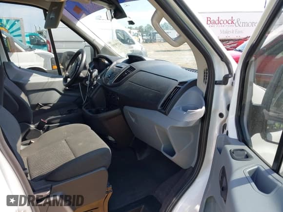 ✅ 2016 Ford Transit XL • VIN: 1FDZK1CM4GKB46112 • Lot: 42799593. Wystawiony na IAAI z przebiegiem 207 041 mil. Bezpłatny archiwum sprzedaży aukcyjnych z USA i szczegółowy raport historii pojazdu na DreamBid. Zdjęcie 5.