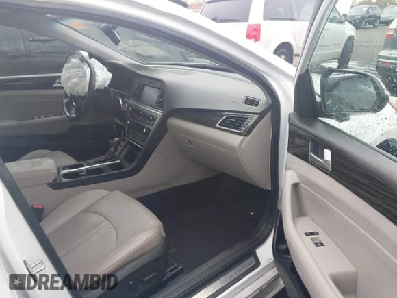 ✅ 2016 Hyundai Sonata Sport • VIN: 5NPE34AF8GH332675 • Lot: 43559315. Listed on IAAI with 98,493 mi. Free auction sales archive from the USA and detailed vehicle history report at DreamBid. Image 5.