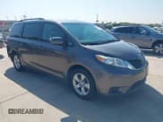 ✅ 2014 Toyota Sienna LE • VIN: 5TDKK3DC6ES463421 • Лот: 43558846. Опубликован ранее на IAAI с пробегом 157 332 миль. Бесплатный доступ к архиву аукционных продаж из США и подробный отчёт об истории автомобиля на DreamBid. Изображение 1.