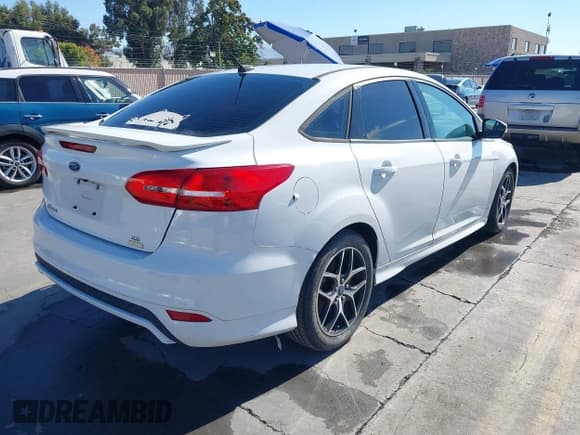 ✅ 2015 Ford Focus SE • VIN: 1FADP3FEXFL221801 • Lot: 43492285. Listed on IAAI with 57,155 mi. Free auction sales archive from the USA and detailed vehicle history report at DreamBid. Image 4.