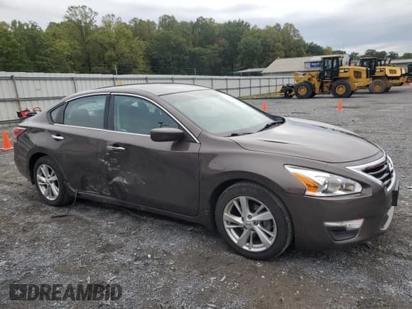 ✅ 2014 Nissan Altima SV • VIN: 1N4AL3AP4EC110604 • Lot: 80850025. Listed on Copart with 141,516 mi. Free auction sales archive from the USA and detailed vehicle history report at DreamBid. Image 4.