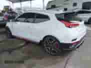2020 Hyundai Veloster z VIN KMHT36AH6LU008009, wystawiony jako IAAI lot #41775605 z przebiegiem 84 029 mil mil oraz . Historia ofert i sprzedaży dostępna na DreamBid. Obrazek 3.