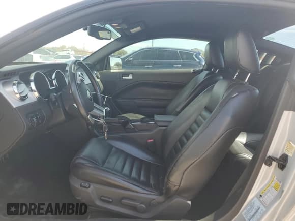 ✅ 2007 Ford Mustang GT Deluxe • VIN: 1ZVHT82H675261283 • Лот: 89476575. Опубликован ранее на Copart с пробегом 104 388 миль. Бесплатный доступ к архиву аукционных продаж из США и подробный отчёт об истории автомобиля на DreamBid. Изображение 7.