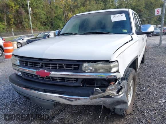 2000 Chevrolet Silverado 1500 LS z VIN 2GCEK19T8Y1280401, wystawiony jako IAAI lot #43335240 z przebiegiem 286 458 mil mil oraz . Historia ofert i sprzedaży dostępna na DreamBid. Obrazek 6.