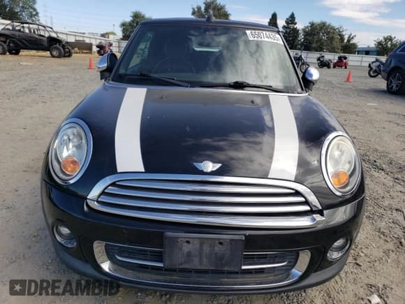 ✅ 2011 MINI Convertible • VIN: WMWZN3C50BT265016 • Лот: 65074435. Опубликован ранее на Copart с пробегом 77 923 миль. Бесплатный доступ к архиву аукционных продаж из США и подробный отчёт об истории автомобиля на DreamBid. Изображение 5.