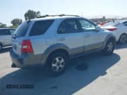 ✅ 2007 Kia Sorento LX • VIN: KNDJD736975710559 • Lot: 42407267. Wystawiony na IAAI z przebiegiem 186 850 mil. Bezpłatny archiwum sprzedaży aukcyjnych z USA i szczegółowy raport historii pojazdu na DreamBid. Zdjęcie 4.