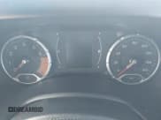 ✅ 2020 Jeep Renegade Latitude • VIN: ZACNJABB7LPL87052 • Lot: 43496921. Wystawiony na IAAI z przebiegiem Nie podano. Bezpłatny archiwum sprzedaży aukcyjnych z USA i szczegółowy raport historii pojazdu na DreamBid. Zdjęcie 14.