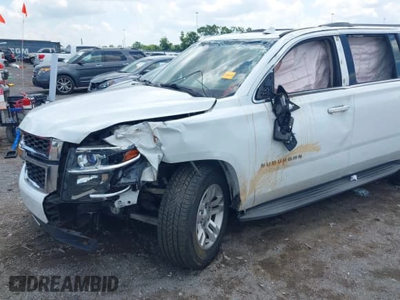 ✅ 2015 Chevrolet Suburban LT • VIN: 1GNSCJKC5FR587787 • Lot: 42801743. Wystawiony na IAAI z przebiegiem Nie podano. Bezpłatny archiwum sprzedaży aukcyjnych z USA i szczegółowy raport historii pojazdu na DreamBid. Zdjęcie 6.