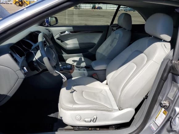 ✅ 2016 Audi A5 Premium Plus • VIN: WAUM2AFH8GN003835 • Lot: 70262625. Wystawiony na Copart z przebiegiem 88 439 mil. Bezpłatny archiwum sprzedaży aukcyjnych z USA i szczegółowy raport historii pojazdu na DreamBid. Zdjęcie 7.