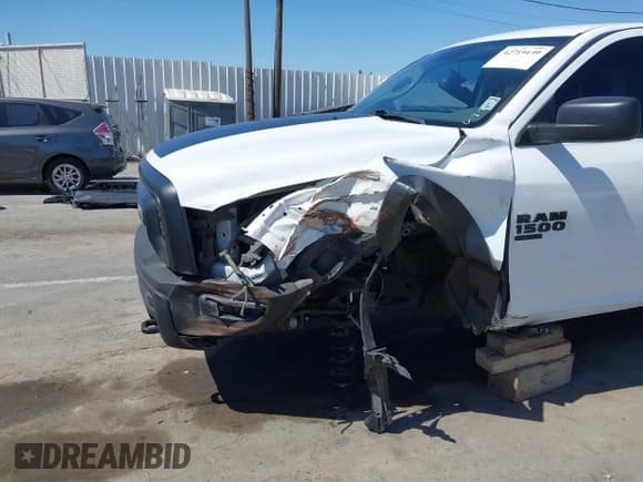 ✅ 2019 Ram 1500 Warlock • VIN: 1C6RR6GG3KS675746 • Lot: 42719139. Wystawiony na IAAI z przebiegiem 80 230 mil. Bezpłatny archiwum sprzedaży aukcyjnych z USA i szczegółowy raport historii pojazdu na DreamBid. Zdjęcie 6.