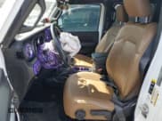 ✅ 2022 Jeep Gladiator Overland • VIN: 1C6HJTFG2NL161677 • Lot: 62773895. Wystawiony na Copart z przebiegiem 58 636 mil. Bezpłatny archiwum sprzedaży aukcyjnych z USA i szczegółowy raport historii pojazdu na DreamBid. Zdjęcie 7.