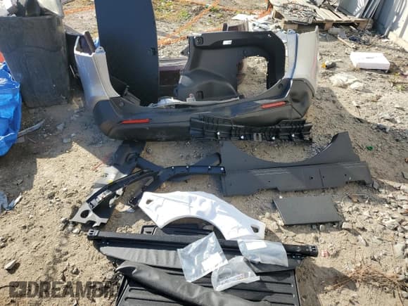 ✅ 2025 Toyota RAV4 Hybrid XLE Premium • VIN: JTMB6RFVXSJ086882 • Lot: 92026055. Listed on Copart with 1,535 mi. Free auction sales archive from the USA and detailed vehicle history report at DreamBid. Image 13.