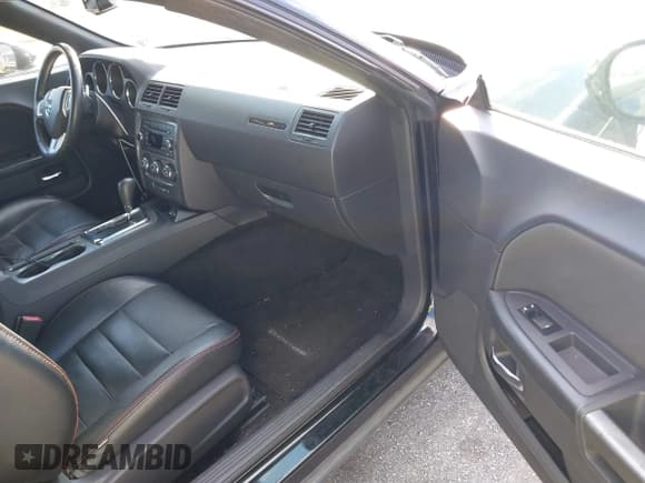 ✅ 2013 Dodge Challenger R/T • VIN: 2C3CDYBT8DH500842 • Lot: 41454915. Wystawiony na IAAI z przebiegiem 66 055 mil. Bezpłatny archiwum sprzedaży aukcyjnych z USA i szczegółowy raport historii pojazdu na DreamBid. Zdjęcie 5.