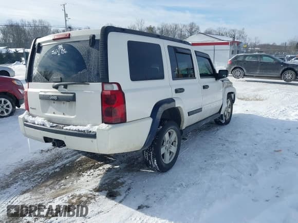 ✅ 2006 Jeep Commander • VIN: 1J8HG48K96C263647 • Lot: 41332683. Wystawiony na IAAI z przebiegiem 156 583 mil. Bezpłatny archiwum sprzedaży aukcyjnych z USA i szczegółowy raport historii pojazdu na DreamBid. Zdjęcie 4.