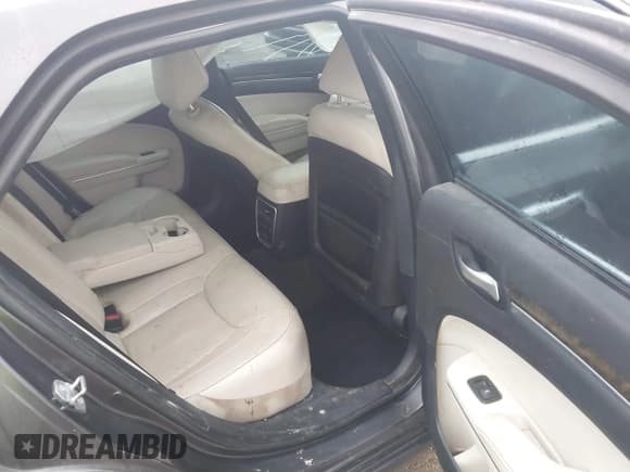 ✅ 2015 Chrysler 300 C • VIN: 2C3CCAEG4FH903728 • Lot: 42425950. Wystawiony na IAAI z przebiegiem 289 661 mil. Bezpłatny archiwum sprzedaży aukcyjnych z USA i szczegółowy raport historii pojazdu na DreamBid. Zdjęcie 8.