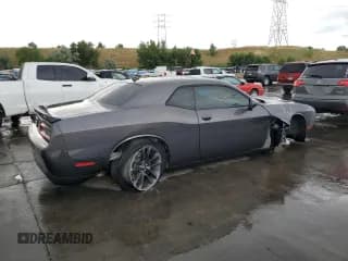 ✅ 2022 Dodge Challenger R/T Scat Pack Widebody • VIN: 2C3CDZFJ4NH140646 • Lot: 63238364. Wystawiony na Copart z przebiegiem 30 946 mil. Bezpłatny archiwum sprzedaży aukcyjnych z USA i szczegółowy raport historii pojazdu na DreamBid. Zdjęcie 3.