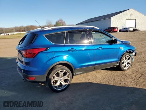 ✅ 2019 Ford Escape Titanium • VIN: 1FMCU9J92KUA03489 • Lot: 92955435. Wystawiony na Copart z przebiegiem 92 523 mil. Bezpłatny archiwum sprzedaży aukcyjnych z USA i szczegółowy raport historii pojazdu na DreamBid. Zdjęcie 3.
