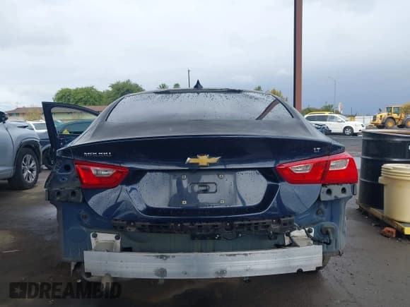 ✅ 2017 Chevrolet Malibu LT • VIN: 1G1ZE5ST9HF127201 • Lot: 43430542. Listed on IAAI with 116,661 mi. Free auction sales archive from the USA and detailed vehicle history report at DreamBid. Image 6.