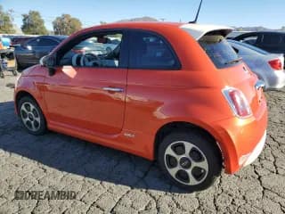 ✅ 2013 FIAT 500e • VIN: 3C3CFFGE2DT751680 • Lot: 86692035. Wystawiony na Copart z przebiegiem 29 848 mil. Bezpłatny archiwum sprzedaży aukcyjnych z USA i szczegółowy raport historii pojazdu na DreamBid. Zdjęcie 2.