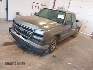 ✅ 2006 Chevrolet Silverado 1500 Work Truck • VIN: 1GCEC19X26Z291169 • Lot: 43393208. Wystawiony na IAAI z przebiegiem 198 548 mil. Bezpłatny archiwum sprzedaży aukcyjnych z USA i szczegółowy raport historii pojazdu na DreamBid. Zdjęcie 2.
